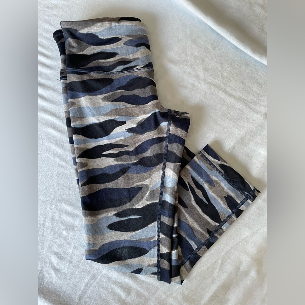 Lululemon Leggings Womens 2 Blue Gray Midi Camo Activewear Color-Block Logo Gym - Picture 1 of 6